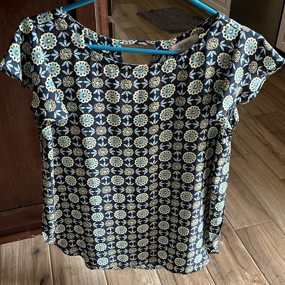 Loft flutter sleeve blouse.